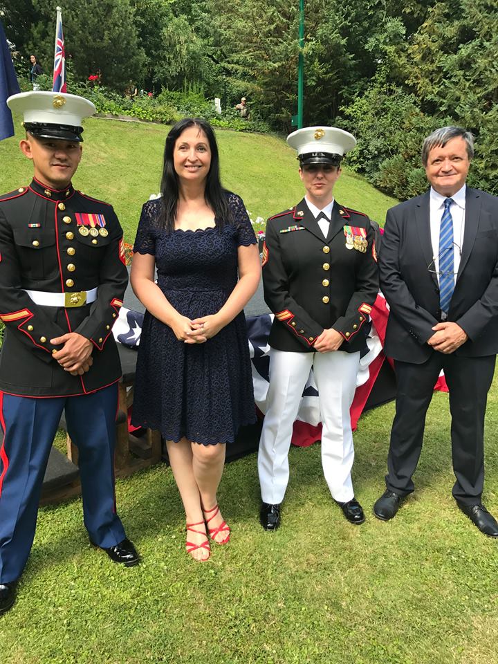 AMERIKAI-NAGYKOVETSEG-FUGGETLENSEG-NAPJA-MIMIKO