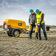 _xas_48_mobilkompresszor_kalapáccsal